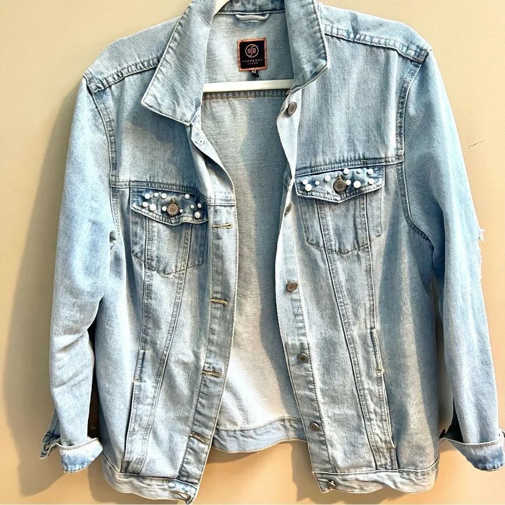 Boomboom jeans light Wash Denim Jacket with Pearl Accents M